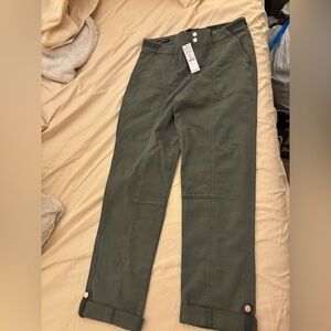 Green cropped pants